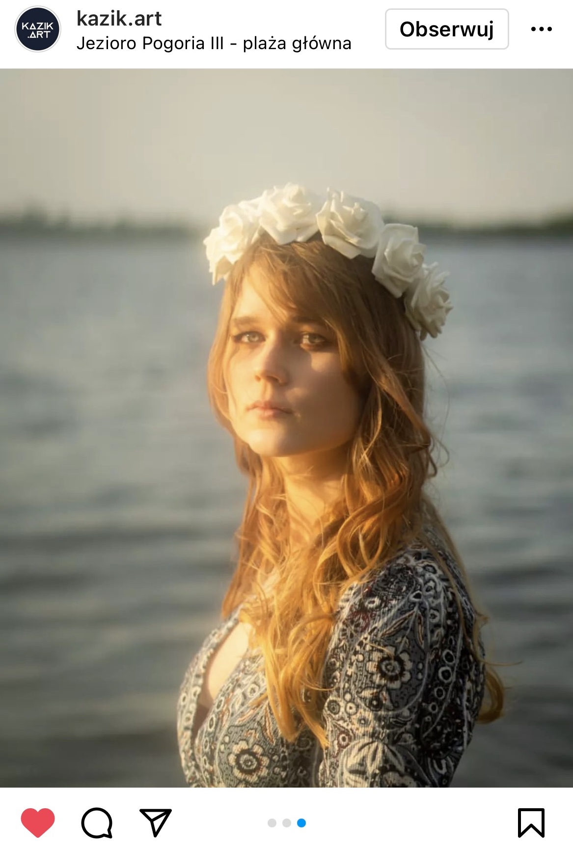 kobieta z wiankiem z kwiatów na głowie na tle jeziora #śląsktakipiękny