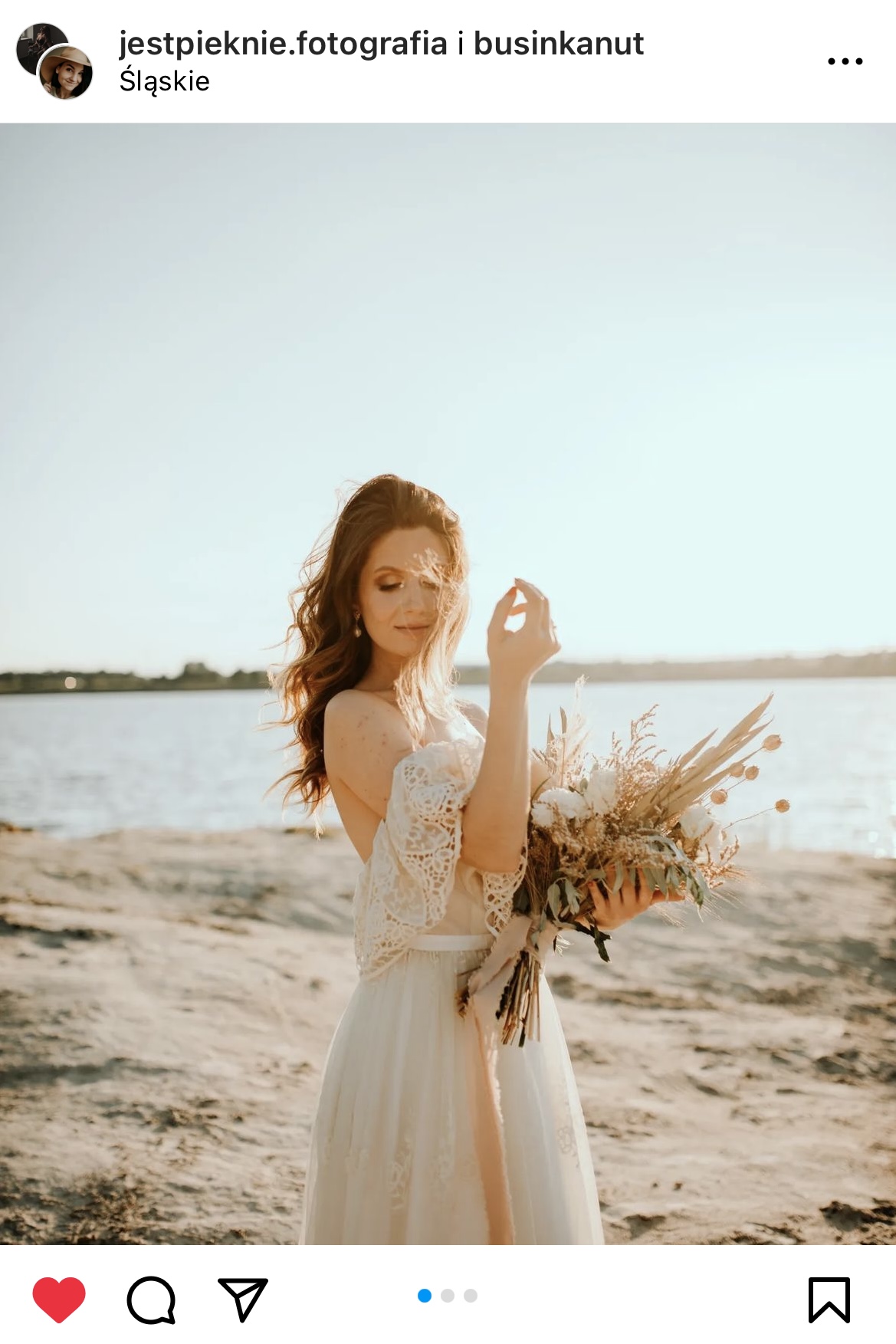 pani młoda z bukietem kwiatów na tle jeziora #śląsktakipiękny