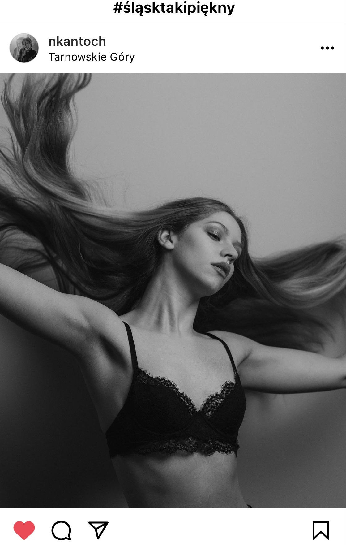 Kobieta w bieliźnie z rozpuszczonymi włosami. #śląsktakipiękny