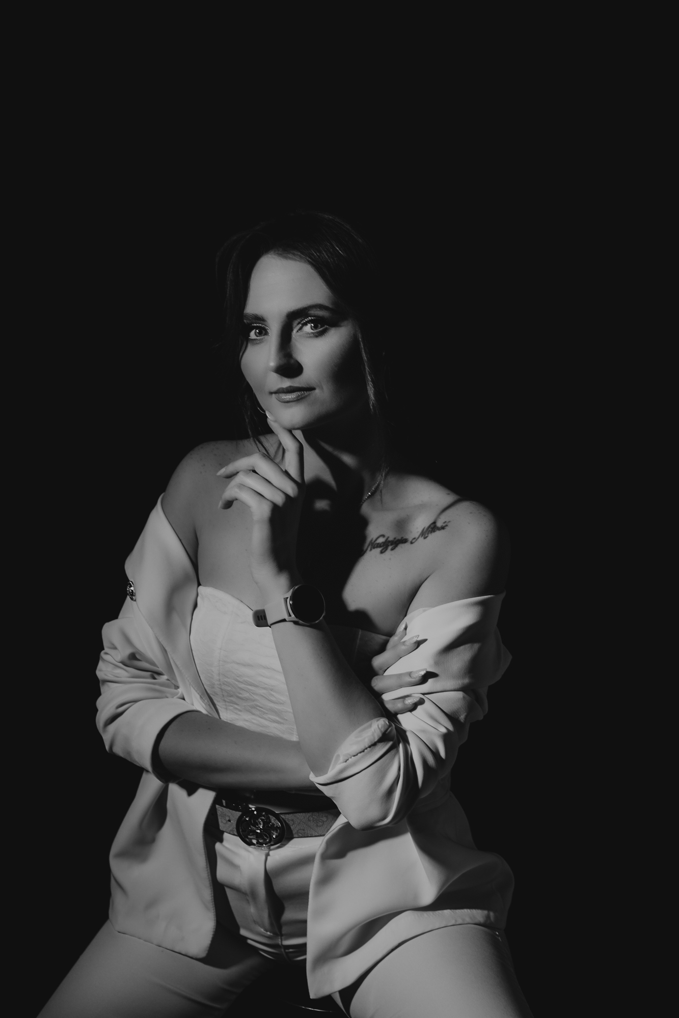 portret kobiecy czarno- biały