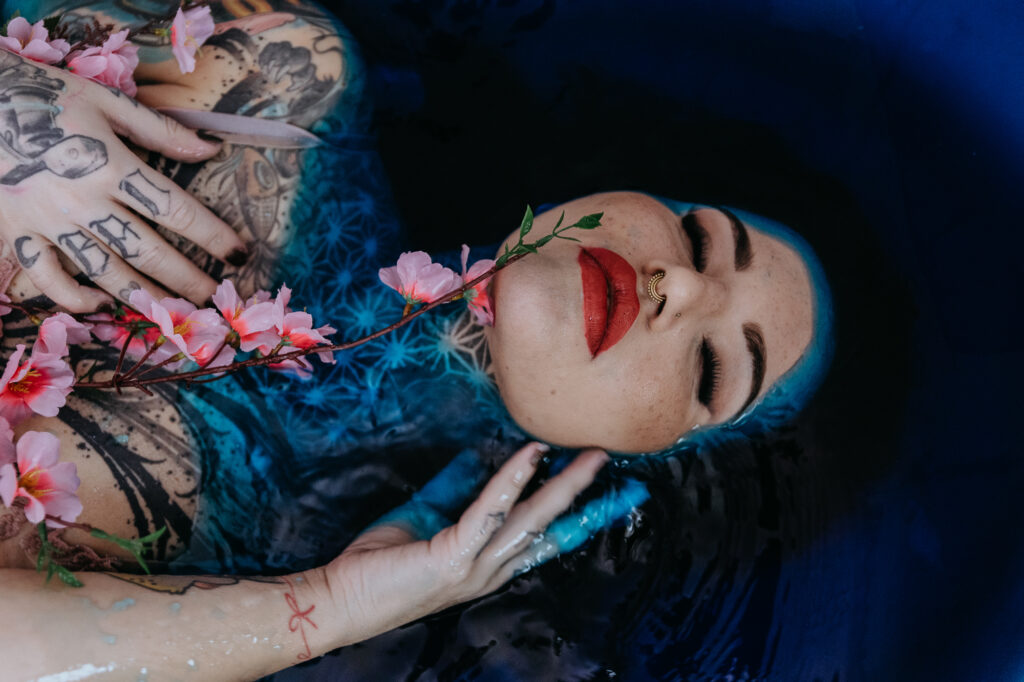 sesja kreatywna w wannie