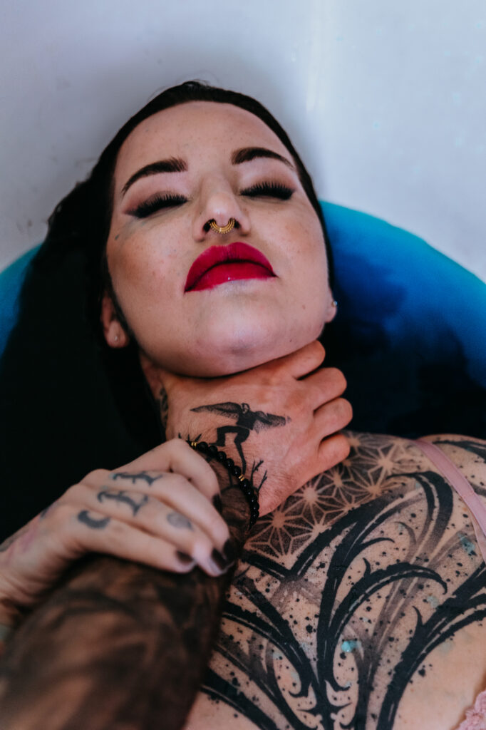 symulacja uduszenia w wannie