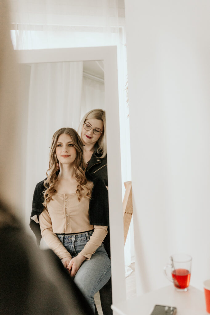 portret fryzjerki i modelki