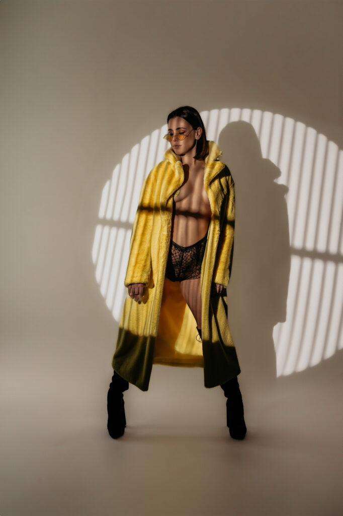 sesja kobieca w marynarce