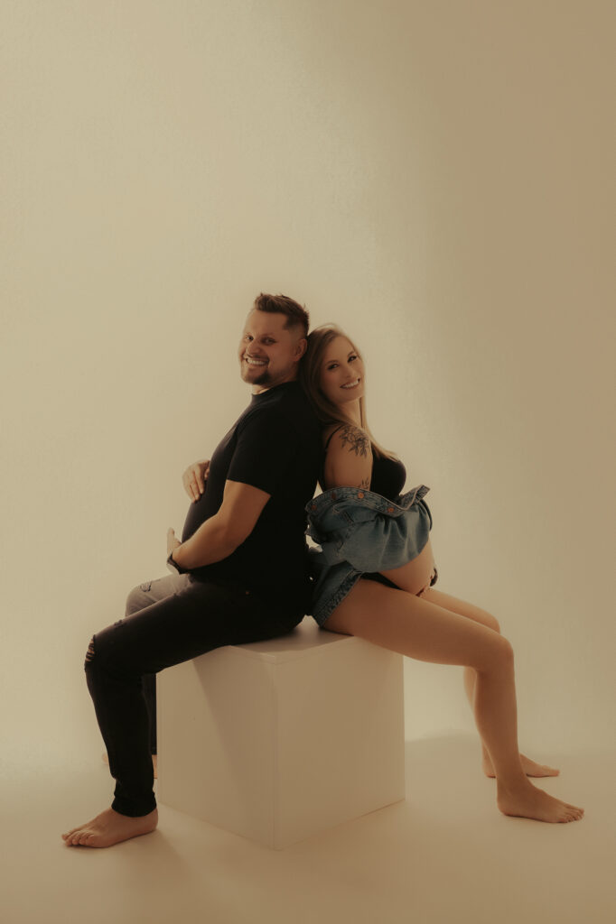 para uśmiecha się sesja ciążowa lifestyle